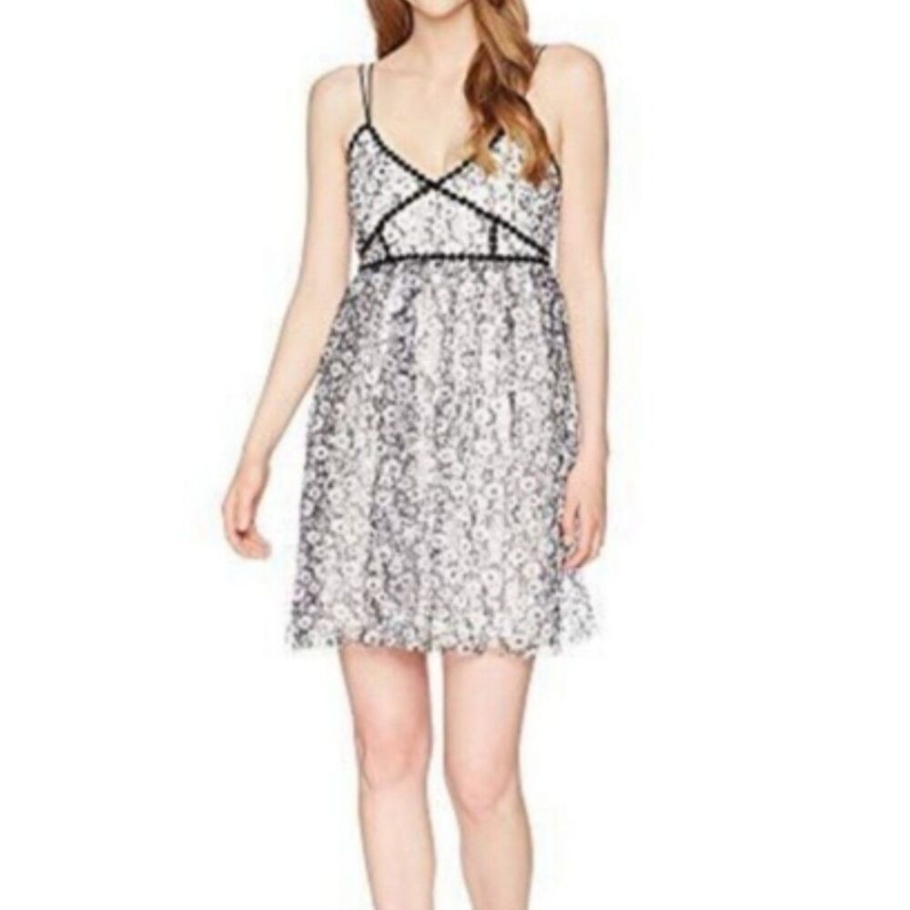 Romeo + Juliet Couture NWT Black & White Floral Lace Mini Dress Size M